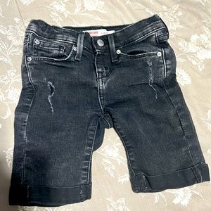 Levi's ripped short .